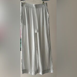 Tahari Shiny White /Silver Wide-Leg Cropped Pants with pockets;Silk Blend